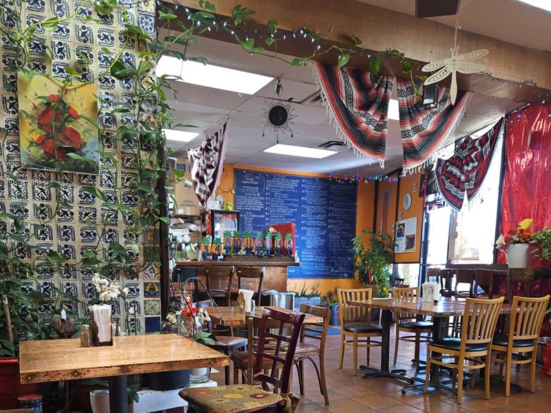 Mexico's Deli interior